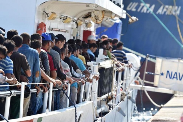 Nave con 50 migranti verso Lampedusa