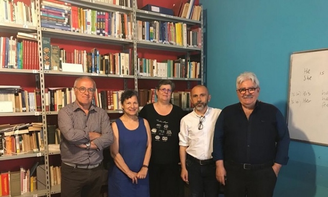 Siracusa, il giornalista Miduri dona libri alla biblioteca dell’Associazione Dante Alighieri