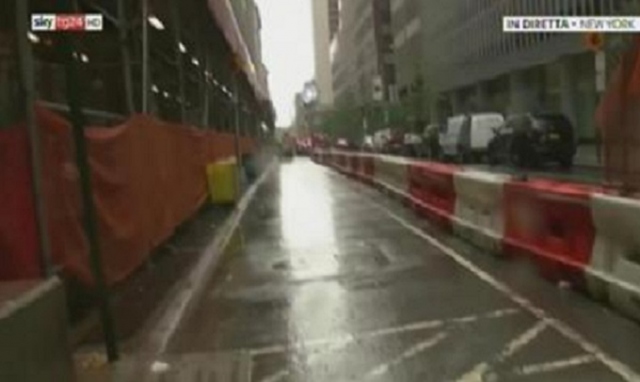 Un elicottero si schianta sul tetto di un grattacielo a New York, un morto