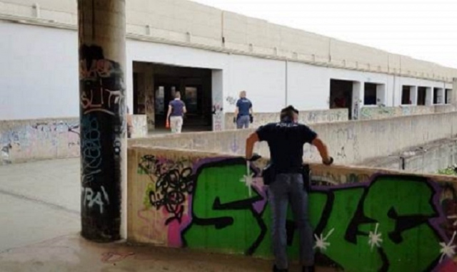 Siracusa, espulsi 4 extracomunitari: gli agenti controllano 35 persone