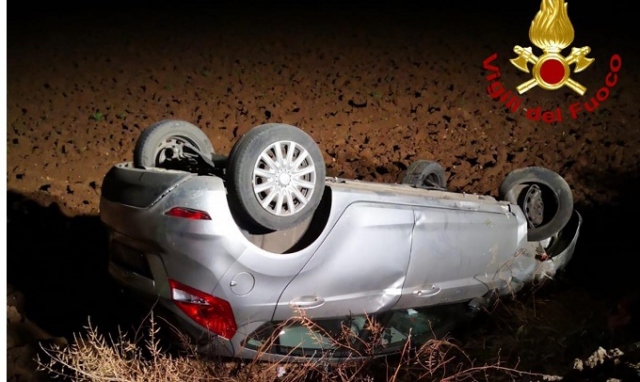 Siracusa, incidente stradale in via Elorina: una delle due auto si cappotta