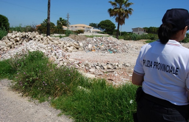 Siracusa, sequestrata una discarica abusiva in zona Isola