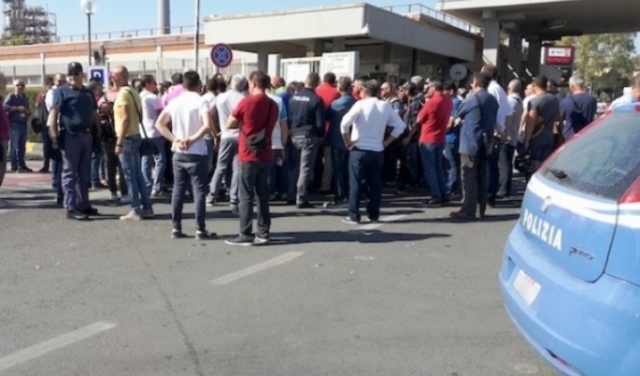 Siracusa, stop ai blocchi in portineria nella zona industriale: La Sinistra avvia raccolta firma per chiedere la revoca