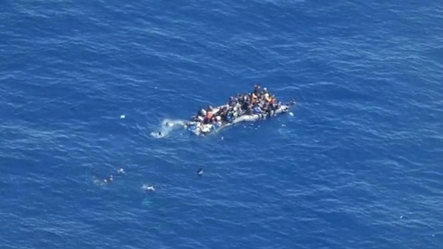 Lampedusa, in 5 sbarcano con un gommone