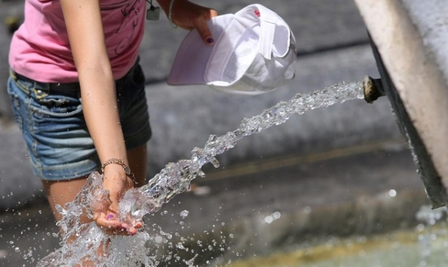 Caldo, oggi bollino rosso per 6 città e domani per 16