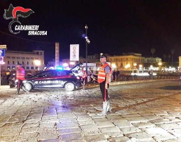 Siracusa, ubriachi aggrediscono Carabinieri al posto di blocco: arrestati
