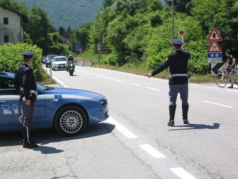 Lentini, ad un posto di blocco trovato in possesso di due coltelli a serramanico: denunciato