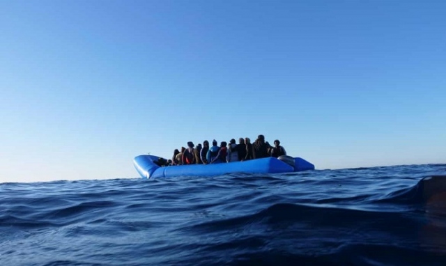 Lampedusa, arriva barca con 10 migranti