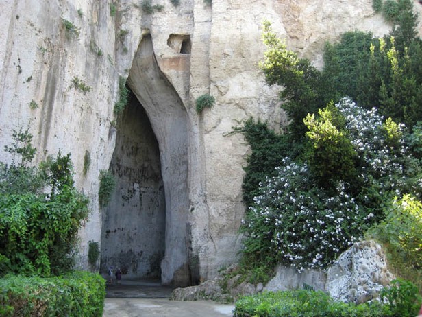 Siracusa, quattro incontri all’Orecchio di Dionisio: il dialogo sui temi narrati dai grandi poeti classici