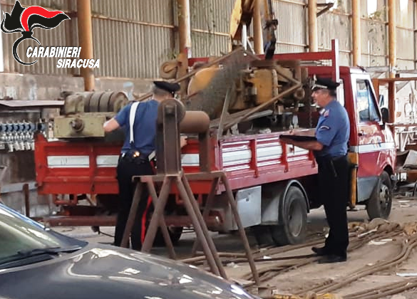 Priolo, sorpresi a rubare ferro in officina meccanica: arrestati