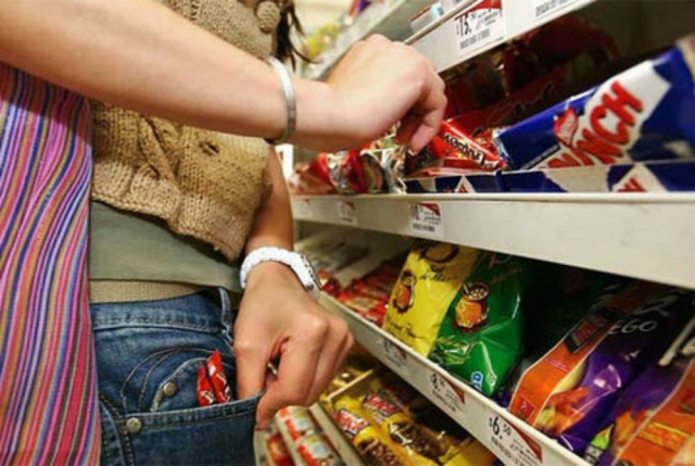 Siracusa, avrebbero messo a segno un furto in un supermercato: arrestati