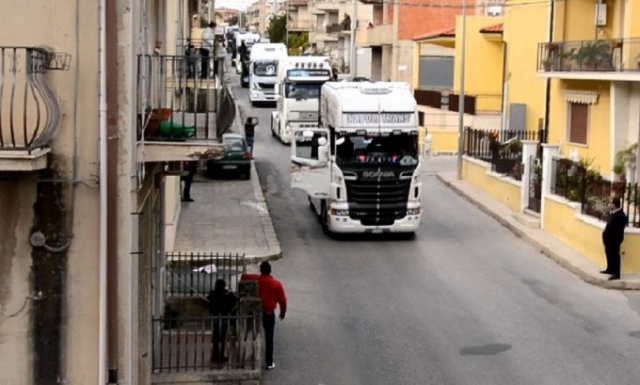 Rosolini, camion finisce sulla folla: un ferito al Cannizzaro