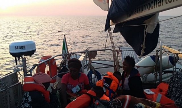Lampedusa, sbarcati questa notte i migranti a bordo di Alex