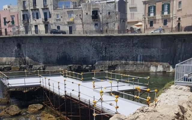 Siracusa, montati i solarium e le rampe per disabili a Fanusa e Fontane Bianche