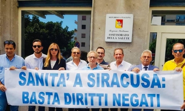 Nuovo ospedale Siracusa, continua la protesta a Palermo: Miccichè "Sospendere la manifestazione"