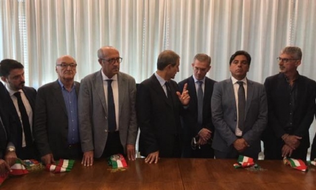 Catania-Ragusa, consegnate fasce tricolori al presidente Nello Musumeci: presenti anche il sindaco di Lentini, Carlentini e Francofonte