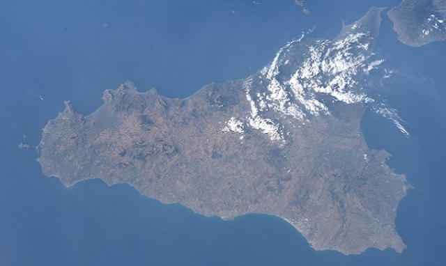 La Sicilia fotografata dallo spazio da Luca Parmitano
