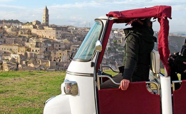 Siracusa, Ape calessino abusivo: un uomo minaccia Polizia per sanzione