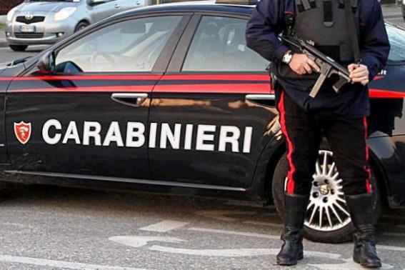 Carabinieri-militare-vettura