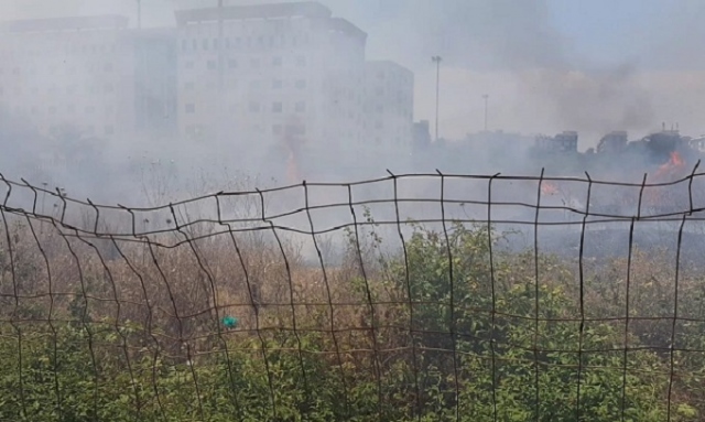 Siracusa, fiamme alte nell'area adiacente al tribunale: domate dai Vigili del fuoco