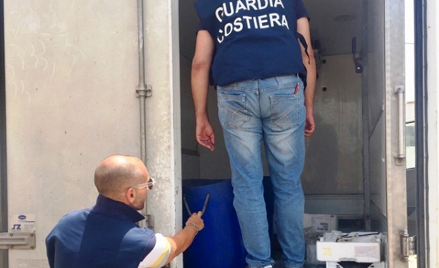 Siracusa, irregolarità nella commercializzazione di prodotti ittici: sequestrati 82 chili di pesce