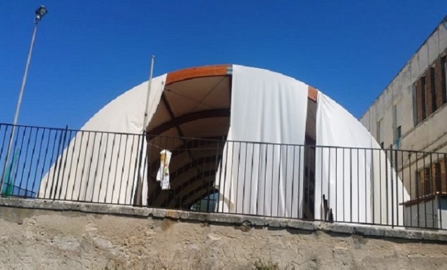 Siracusa, distrutto il pallone tensostatico della scuola di Belvedere