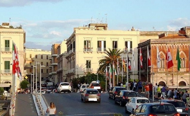 Siracusa, domenica la prima edizione di “Ortigia TriWater”: cambia la viabilità