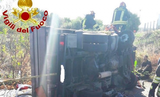 Siracusa, incidente stradale stamattina vicino la zona industriale: 36enne tirato fuori dal furgone e trasportato in elisoccorso a Catania