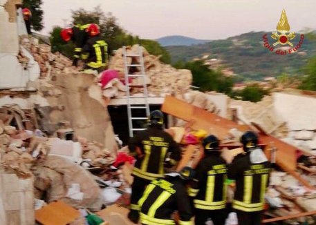 Isola d'Elba, esplode una palazzina: ci sono due dispersi