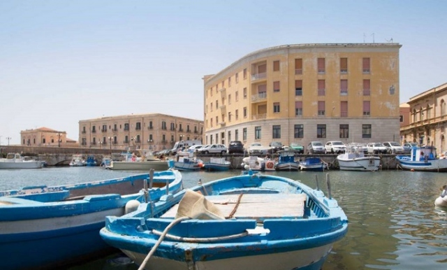 Siracusa, affondato mezzo nautico a Riva Forte Gallo del Ponte Umbertino: interdetto lo specchio acqueo