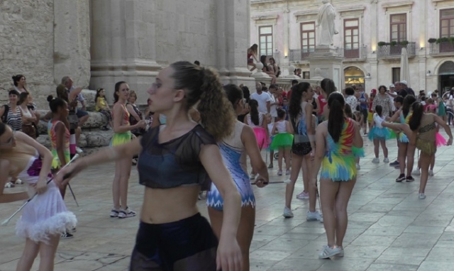 Siracusa, la parata d'onore in Ortigia apre le Feste Archimedee
