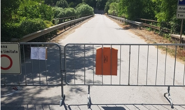 Cassaro, sequestro penale per il ponte sul fiume Anapo: a rischio crollo