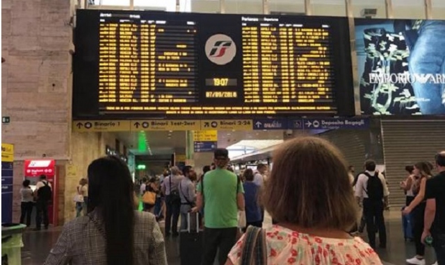 Treni sospesi tra Roma e Firenze, incendiata una cabina elettrica