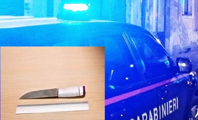 Lentini, si barrica in casa e minaccia di suicidarsi armato di coltello: salvato un uomo di 34 anni