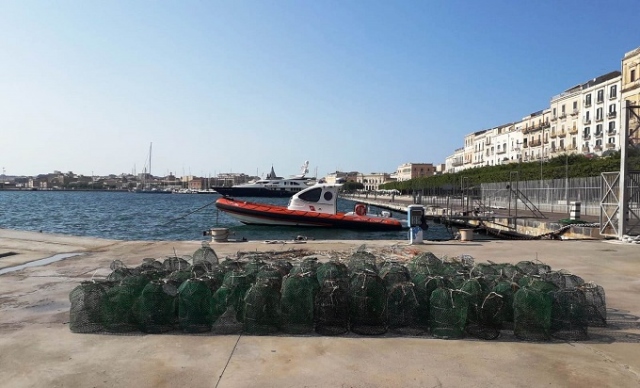 Siracusa, pesca abusiva al Plemmirio: sequestrate 89 nasse