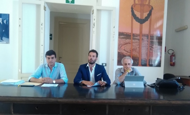 Siracusa, presentato il nuovo bando di igiene urbana: isole ecologiche mobili, differenziata su tutto il territorio e clausole per il personale