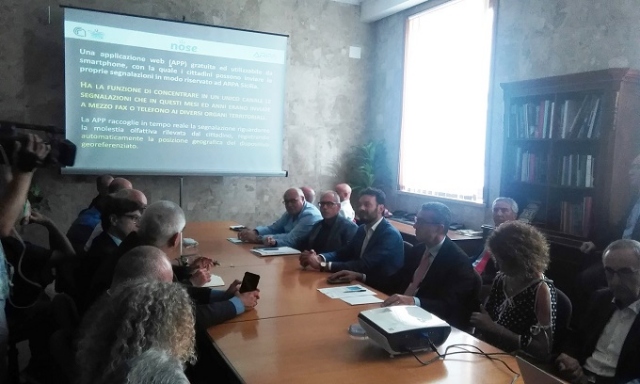 Siracusa, miasmi: arriva l'app per raccogliere le segnalazioni