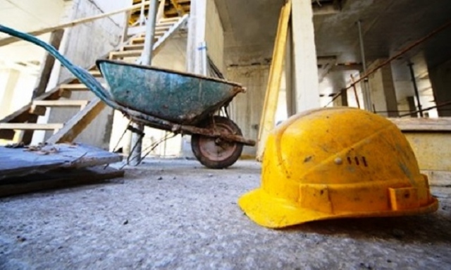 Portopalo di Capo Passero, incidente sul lavoro: operaio cade da un'altezza di 4 metri, è in grave condizioni