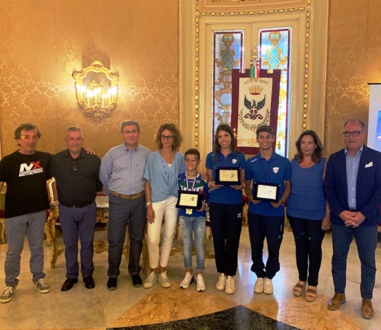 Noto, twirling e motocross: premiati dal sindaco tre giovani sportivi