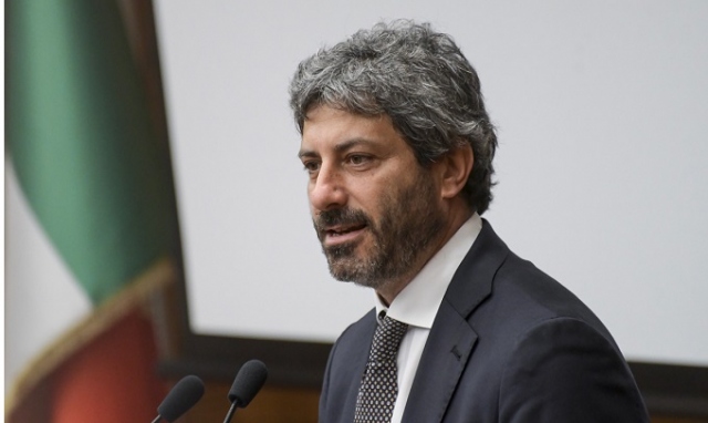 Trattativa M5S-Pd, si fa strada l'ipotesi di Roberto Fico premier