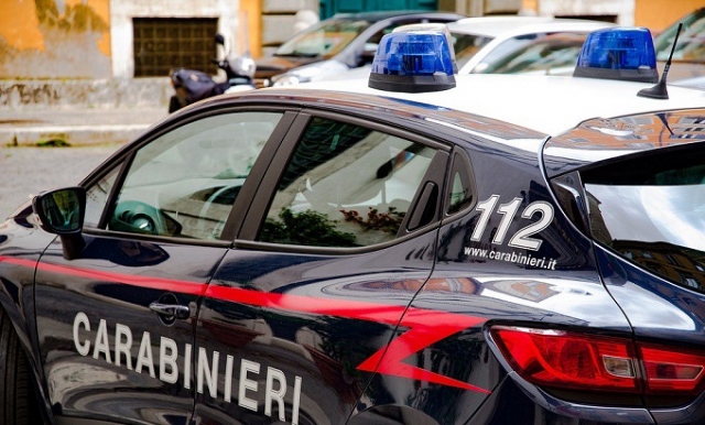 Francofonte, avrebbe picchiato la compagna con un cavo elettrico e poi l'avrebbe colpita con un pugno: arrestato