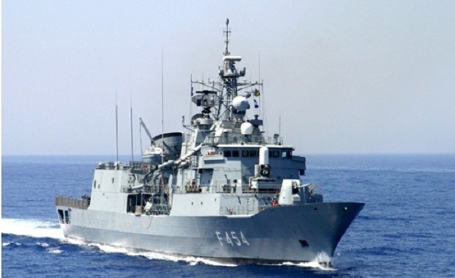 Siracusa, due navi scuola della Marina Militare Greca al Porto grande