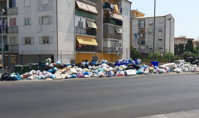 Siracusa, discarica a cielo aperto in fondo a viale Santa Panagia: il sito meta preferita di impenitenti "sporcaccioni"