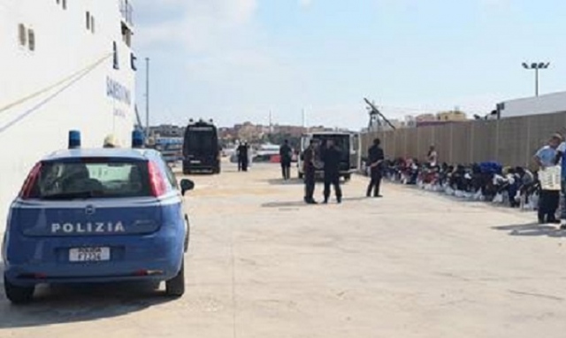 Lampedusa, trasferiti 30 migranti di Open Arms