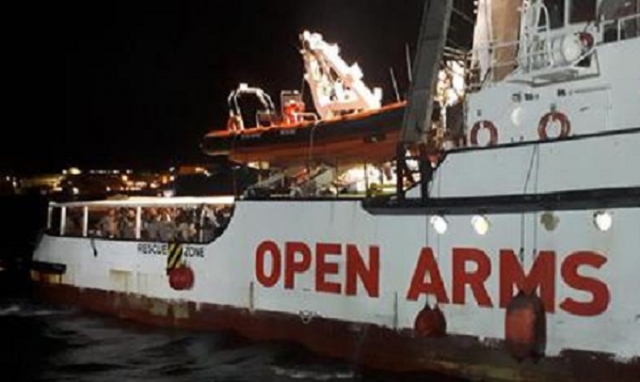 Nave Open Arms è arrivata a Lampedusa