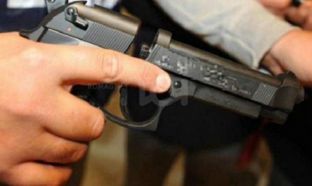 Siracusa, minaccia la moglie con una pistola a gas: denunciato tunisino