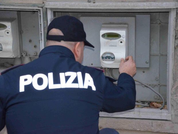 Siracusa, furto di energia elettrica: denunciati in due