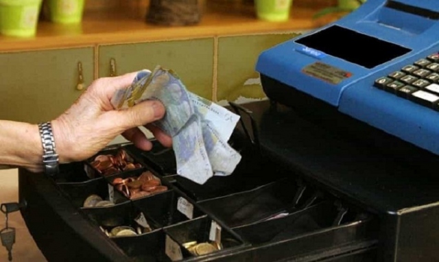 Siracusa, furto in un negozio: portano via la cassa con dentro 80 euro