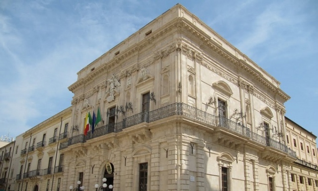 Siracusa, poliziotto in pensione salva la vita ad un uomo: encomio dal sindaco