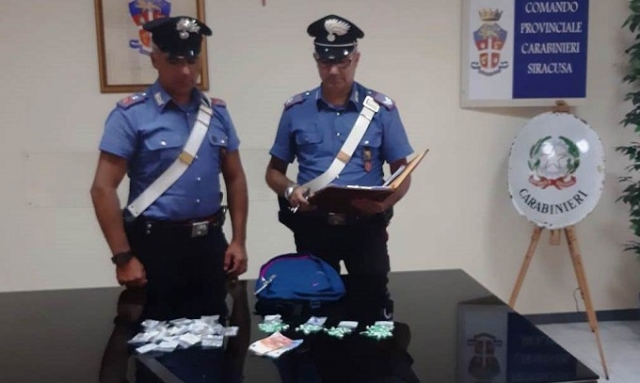 Siracusa, spaccio di droga in via Italia 103: arrestato 20enne trovato in possesso di marijuana e cocaina